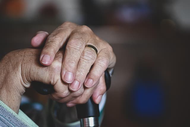 How to Manage Medication Safely in Home Nursing Care